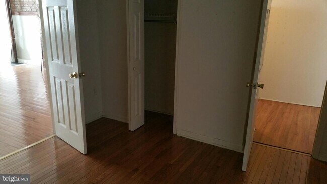 327 Race St-Unit -1A in Philadelphia, PA - Building Photo - Building Photo