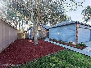 3054 Caroline Crest Dr E in Jacksonville, FL - Building Photo - Building Photo
