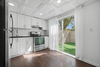 3907 NW 76th Terrace in Hollywood, FL - Building Photo - Building Photo