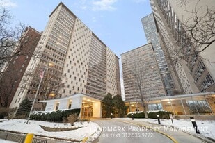 3950 N Lake Shore Dr in Chicago, IL - Building Photo