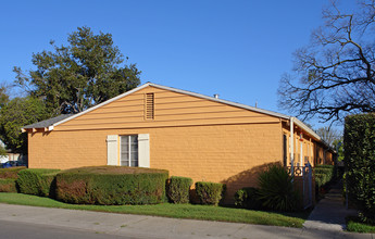 City College Apartments in Sacramento, CA - Building Photo - Building Photo