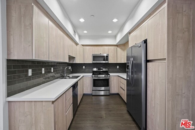 11811 Darlington Ave in Los Angeles, CA - Building Photo - Building Photo
