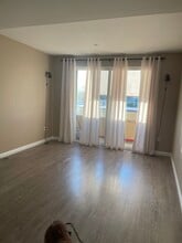 13951 Sherman Way, Unit 309 in Van Nuys, CA - Building Photo - Building Photo