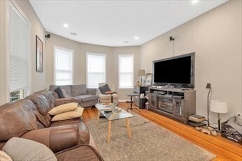 97 Hillside St, Unit 1 in Boston, MA - Foto de edificio - Building Photo