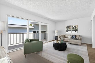 Nova at Terra Linda in San Rafael, CA - Foto de edificio - Building Photo
