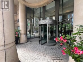 1 Balmoral Ave in Toronto, ON - Building Photo - Building Photo