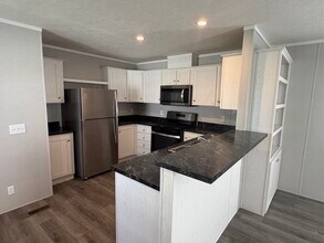 40 E Arizona in Belleville, MI - Building Photo - Building Photo