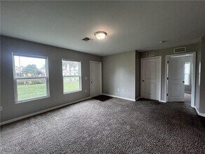 18319 Gibraltar Ln in Lehigh Acres, FL - Foto de edificio - Building Photo