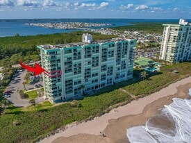 9940 S Ocean Dr in Jensen Beach, FL - Building Photo