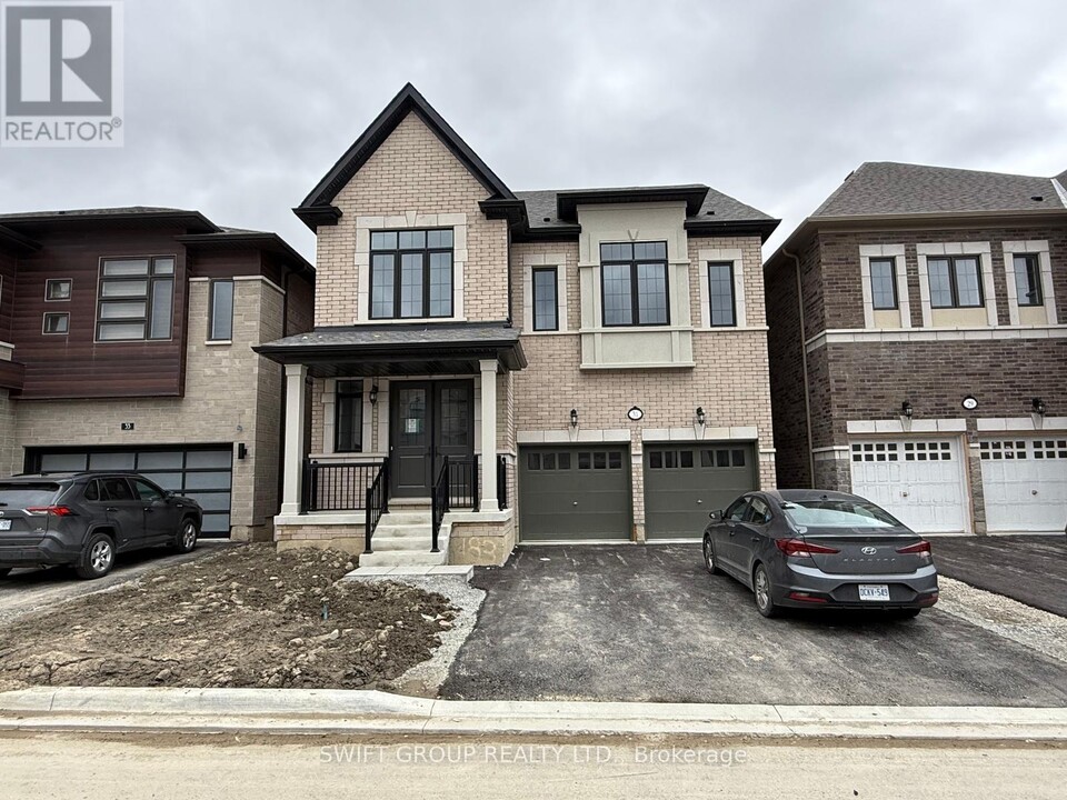 31 Keyworth Cres in Brampton, ON - Building Photo