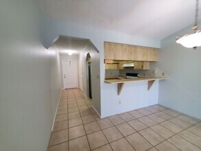 913 Gleason Pkwy in Cape Coral, FL - Foto de edificio - Building Photo