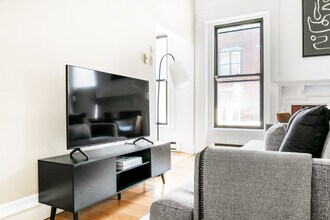 232 Newbury St in Boston, MA - Building Photo - Building Photo