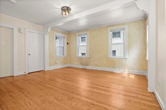 33 Pemberwick Rd in Greenwich, CT - Building Photo - Interior Photo