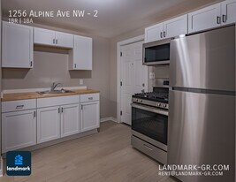 1256 Alpine Ave NW in Grand Rapids, MI - Building Photo
