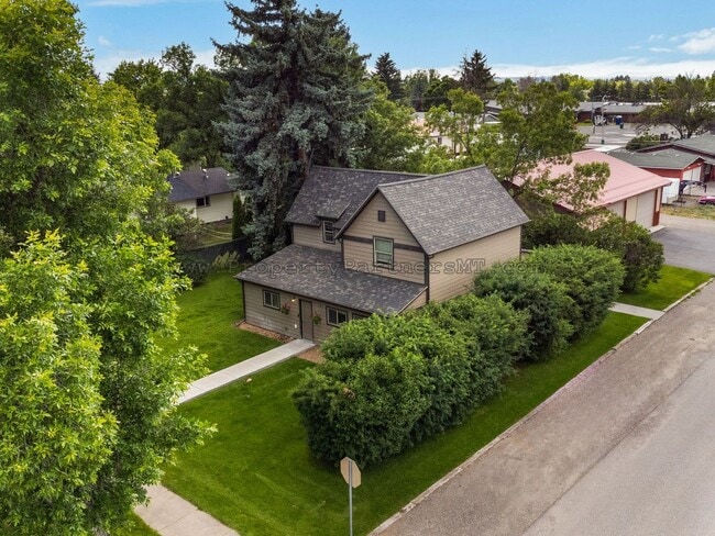 property at 215 N Quaw Blvd
