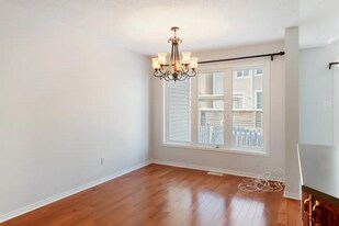 239 Meadowbreeze Dr in Ottawa, ON - Building Photo