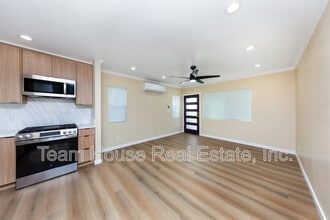 7671 Quakertown Ave in Los Angeles, CA - Building Photo - Building Photo