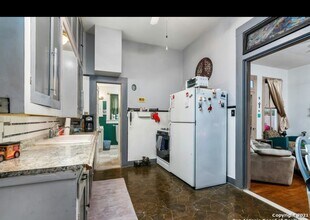 2223 E Commerce St in San Antonio, TX - Building Photo - Building Photo