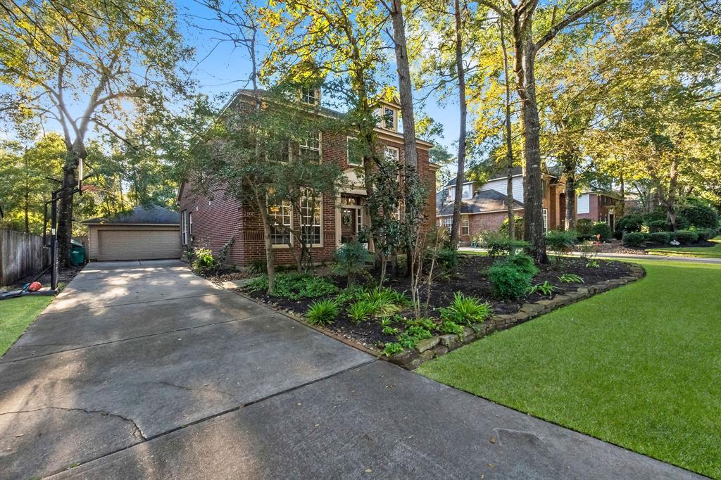 186 W Amberglow Cir in Spring, TX - Building Photo