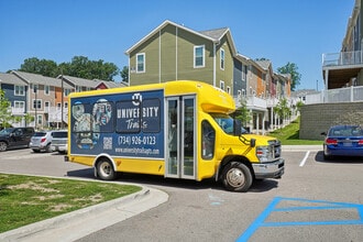 University Trails in Ann Arbor, MI - Foto de edificio - Building Photo
