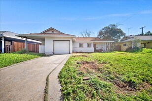 2308 Cortez Ln in Sacramento, CA - Building Photo