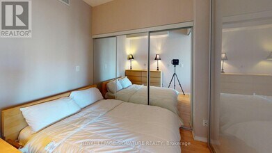 55-2355 Bremner Blvd in Toronto, ON - Building Photo - Building Photo