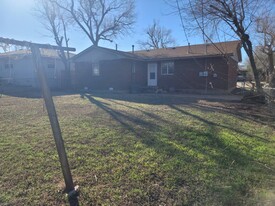 4315 NW Pollard Ave in Lawton, OK - Foto de edificio - Building Photo