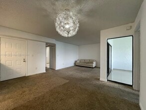 20105 NE 3rd Ct in Miami, FL - Building Photo - Building Photo