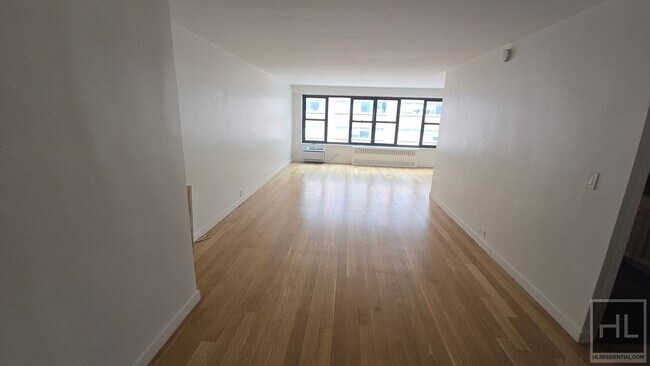 Fourth Avenue in New York, NY - Building Photo - Building Photo
