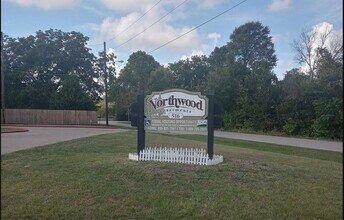 516 Laredo St in Navasota, TX - Building Photo - Building Photo