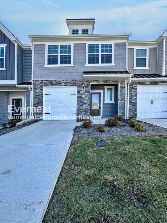 2140 Willow Gln Dr in Graham, NC - Building Photo