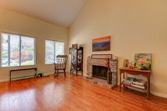 4367 Goodson Way in Rohnert Park, CA - Foto de edificio - Building Photo