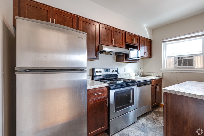 Highland Lane Apartments in St. Paul, MN - Building Photo - Building Photo