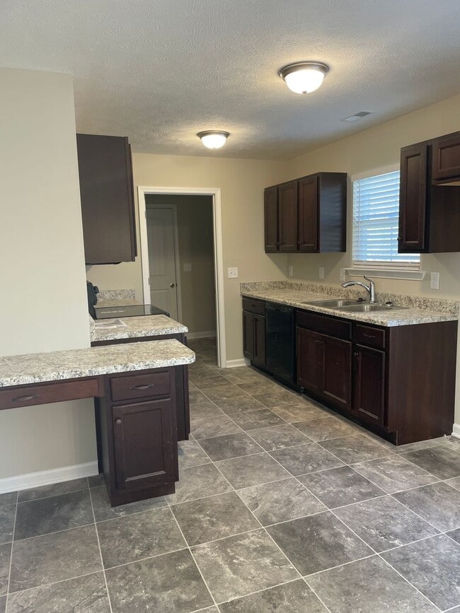 293 Grace Ct in Manchester, TN - Building Photo - Building Photo