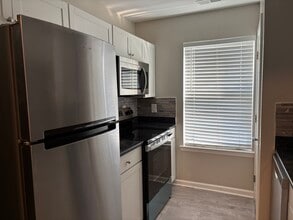 508 N Graham St, Unit N in Charlotte, NC - Foto de edificio - Building Photo