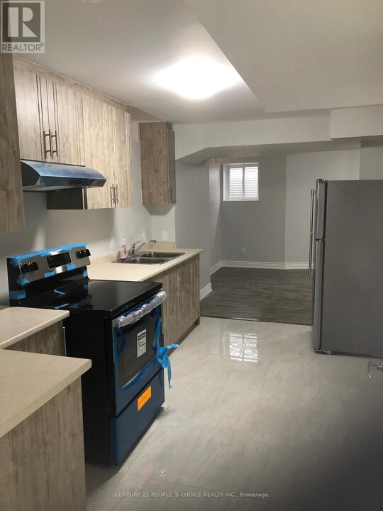 91 Thornbush Blvd in Brampton, ON - Building Photo
