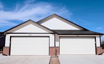 439 Briarbrook Ln in Park City, KS - Building Photo