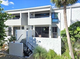 1555 Tarpon Center Dr in Venice, FL - Building Photo