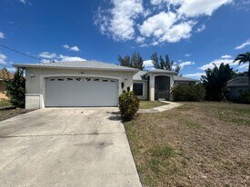 427 SE 16th St, Unit 155A in Cape Coral, FL - Building Photo
