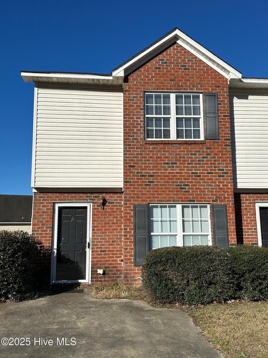 2913 Eastridge Ct in Greenville, NC - Building Photo