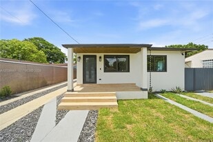 1861 NW 27th St in Miami, FL - Building Photo