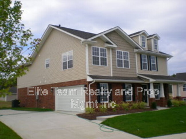 7539 April Mist Trail in Huntersville, NC - Building Photo - Building Photo