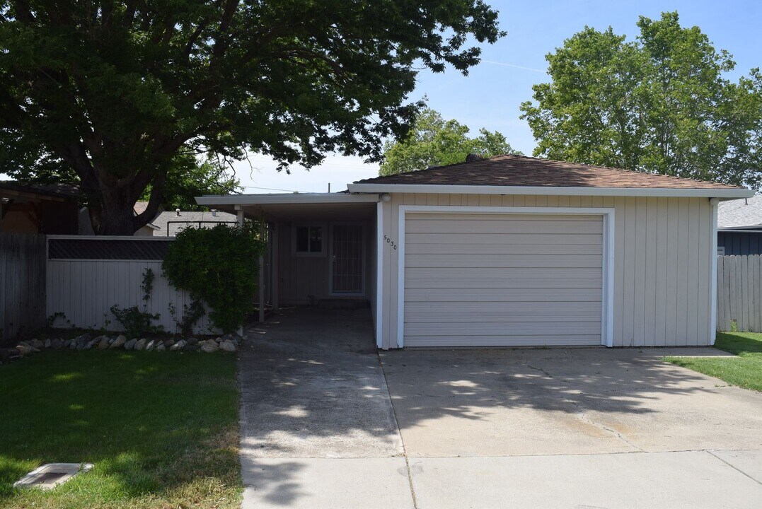 5030 Grove St in Rocklin, CA - Building Photo