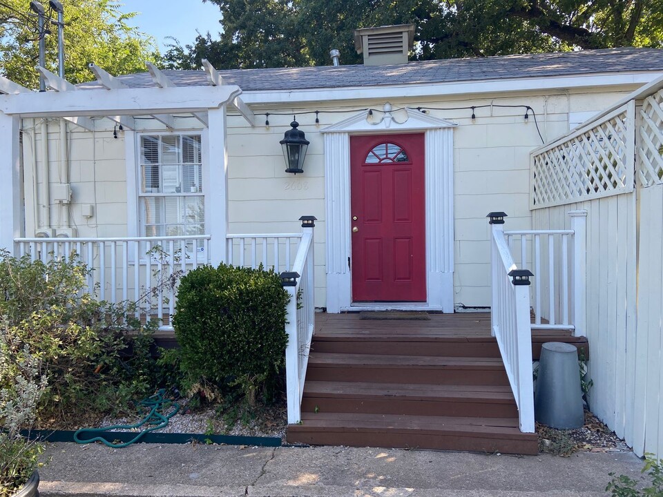 2608 W 8th St in Austin, TX - Building Photo
