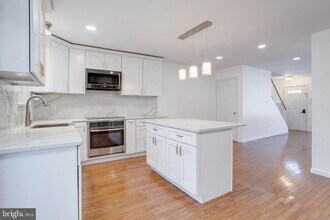 5809 Waterdale Ct in Centreville, VA - Building Photo - Building Photo