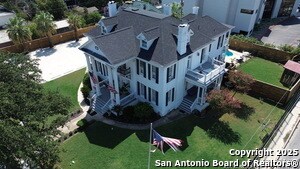 421 Howard St in San Antonio, TX - Foto de edificio - Building Photo