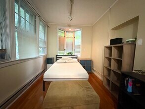 12 Euston St, Unit 1 in Brookline, MA - Building Photo - Building Photo