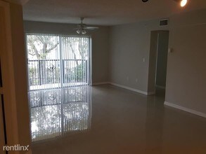 1300 Crestwood Ct S-Unit -Apt 1305 in Royal Palm Beach, FL - Foto de edificio - Building Photo