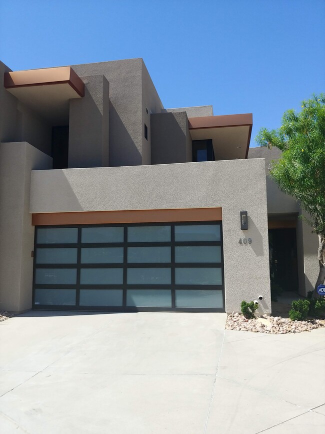 409 N Avenida Caballeros, Unit 19 in Palm Springs, CA - Building Photo - Building Photo