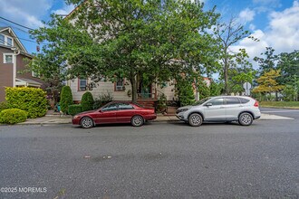 98 Pennsylvania Ave in Ocean Grove, NJ - Building Photo - Building Photo